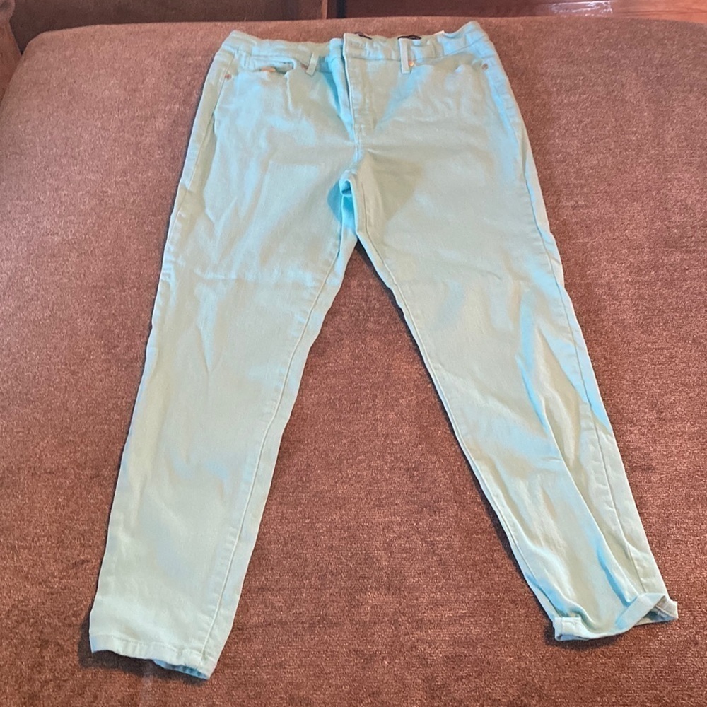 Nine West skinny ankle jeans; size 14
